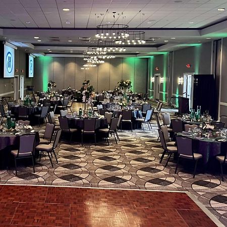 Hilton Грінвілл Екстер'єр фото